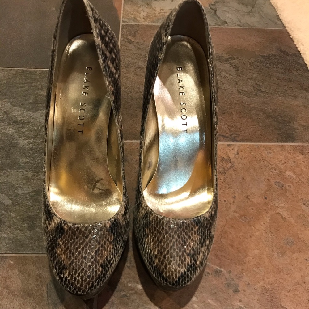 Snake print pumps